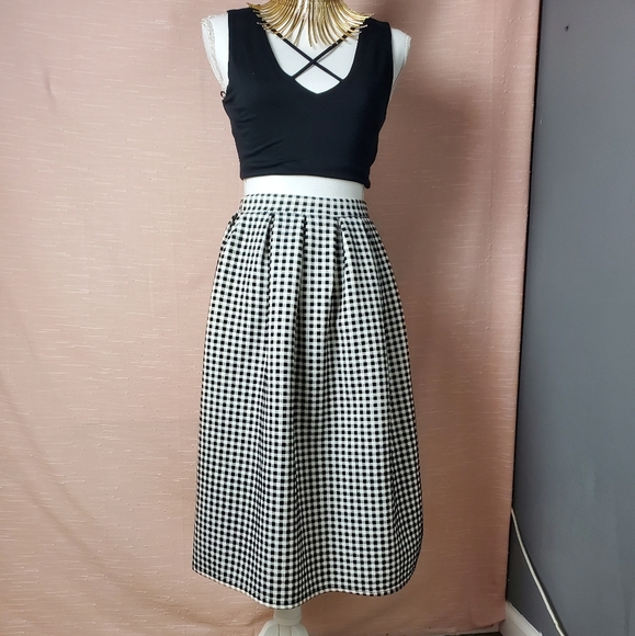 Missguided Dresses & Skirts - Missguided Midi Skirt  Size 6